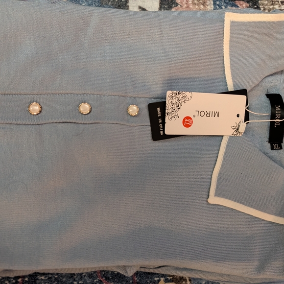 Chic Light Blue Button-Up Blouse - Picture 6 of 6